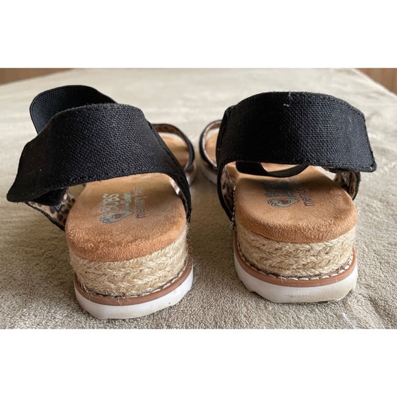 BOBS from Skechers Black Cross-Strap Memory Foam Sandals, size: 8 - Picture 4 of 6